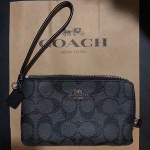 Coach double zipper wristlet (NEW WITH TAG)